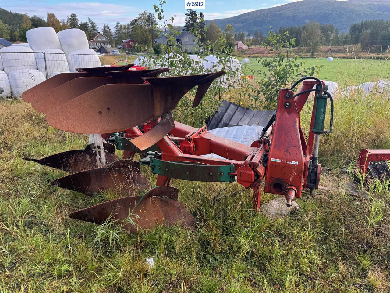 Kverneland 3-furrow reversible plough - Outils du sol: photos 3 Kverneland 3-furrow reversible plough - Outils du sol: photos 3