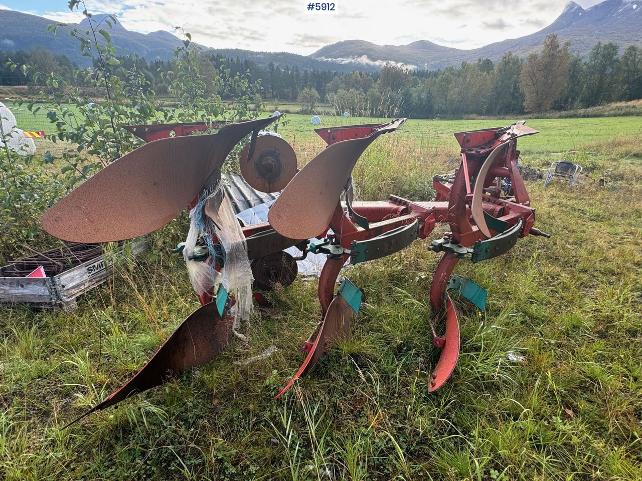 Kverneland 3-furrow reversible plough - Outils du sol: photos 1 Kverneland 3-furrow reversible plough - Outils du sol: photos 1