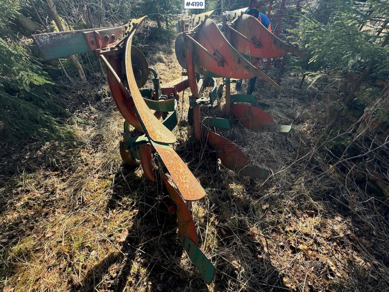 Kverneland 3-furrow reversible plow - Outils du sol: photos 1 Kverneland 3-furrow reversible plow - Outils du sol: photos 1