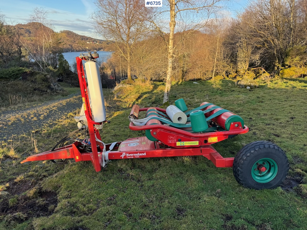 Kverneland Taarup 7335 Round Bale Wrapper - Matériel de fenaison: photos 1 Kverneland Taarup 7335 Round Bale Wrapper - Matériel de fenaison: photos 1