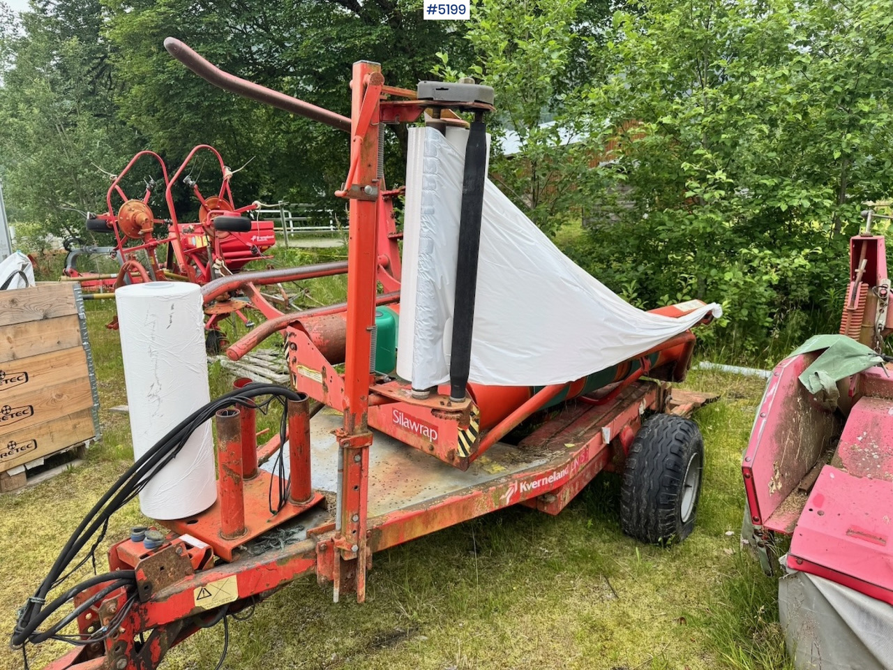 Kverneland UN7515 Round Bale Wrapper - Matériel de fenaison: photos 1 Kverneland UN7515 Round Bale Wrapper - Matériel de fenaison: photos 1