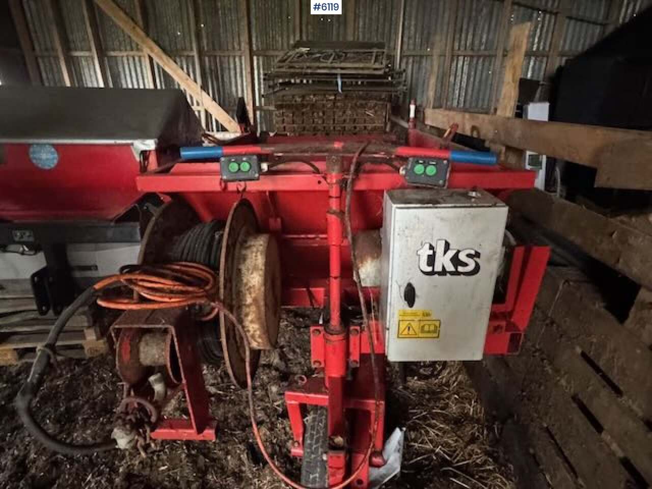 TKS F2 Combi Forerunner mounted on additional hook frame - Matériel de fenaison: photos 4 TKS F2 Combi Forerunner mounted on additional hook frame - Matériel de fenaison: photos 4