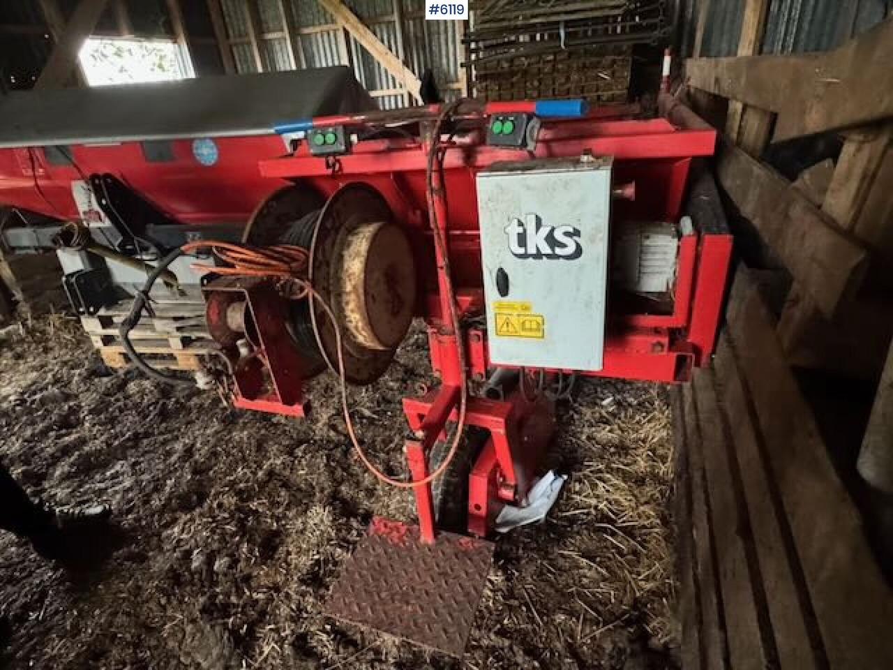 TKS F2 Combi Forerunner mounted on additional hook frame - Matériel de fenaison: photos 3 TKS F2 Combi Forerunner mounted on additional hook frame - Matériel de fenaison: photos 3