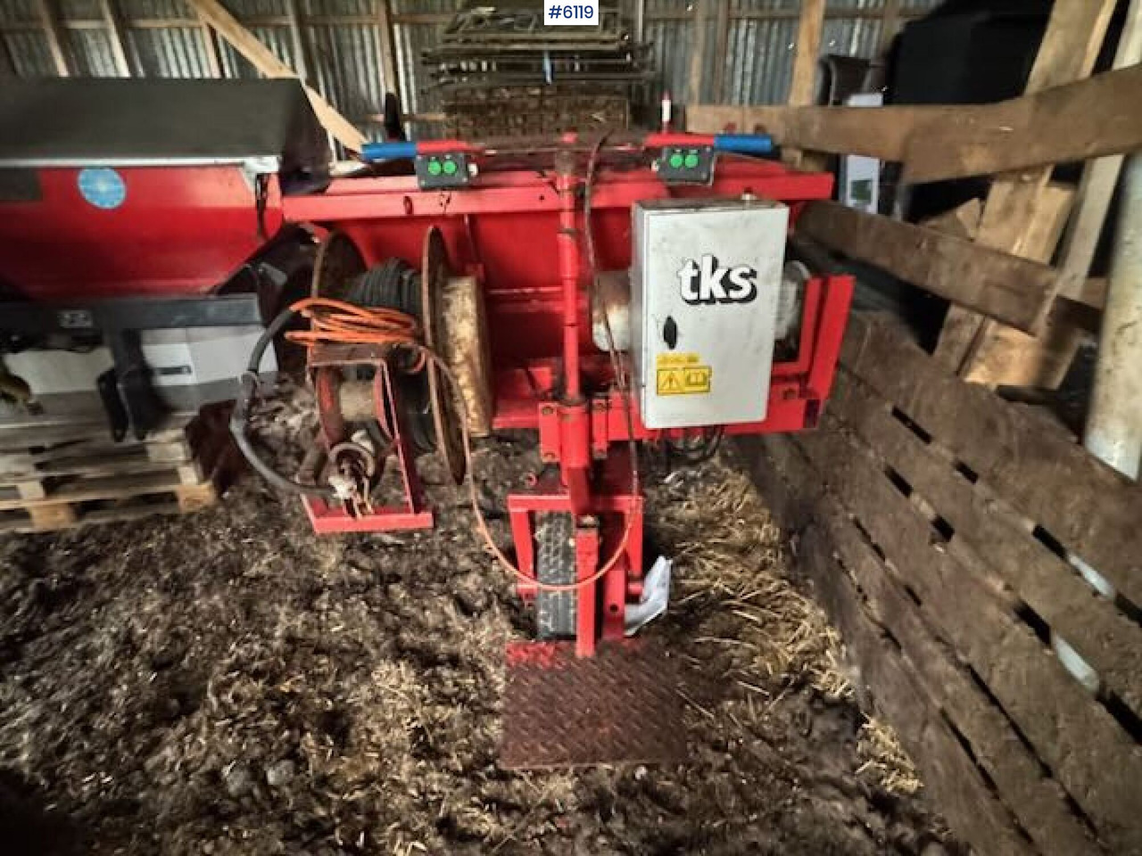 TKS F2 Combi Forerunner mounted on additional hook frame - Matériel de fenaison: photos 2 TKS F2 Combi Forerunner mounted on additional hook frame - Matériel de fenaison: photos 2