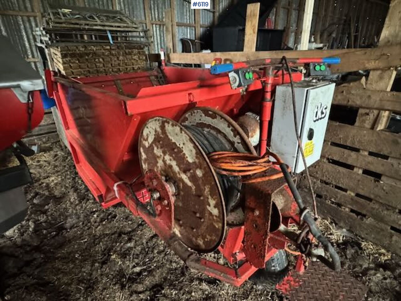 TKS F2 Combi Forerunner mounted on additional hook frame - Matériel de fenaison: photos 1 TKS F2 Combi Forerunner mounted on additional hook frame - Matériel de fenaison: photos 1