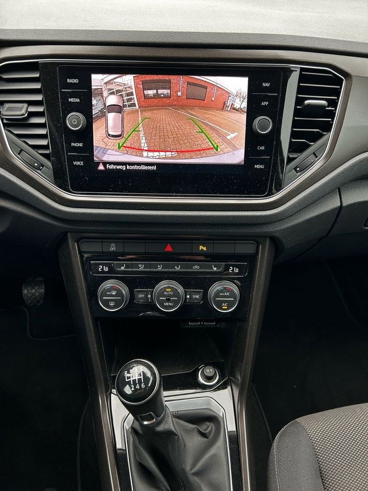 SUV Volkswagen T-Roc Style: photos 12 SUV Volkswagen T-Roc Style: photos 12