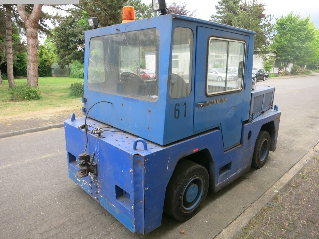 Deutruck DD120 - Tracteur à bagages: photos 4 Deutruck DD120 - Tracteur à bagages: photos 4