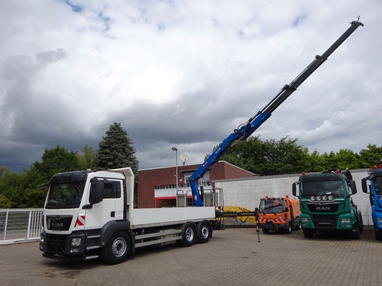 MAN 26.420 TGS Pritsche + HIAB 211 HIPRO Kran - Camion plateau, Camion grue: photos 2 MAN 26.420 TGS Pritsche + HIAB 211 HIPRO Kran - Camion plateau, Camion grue: photos 2