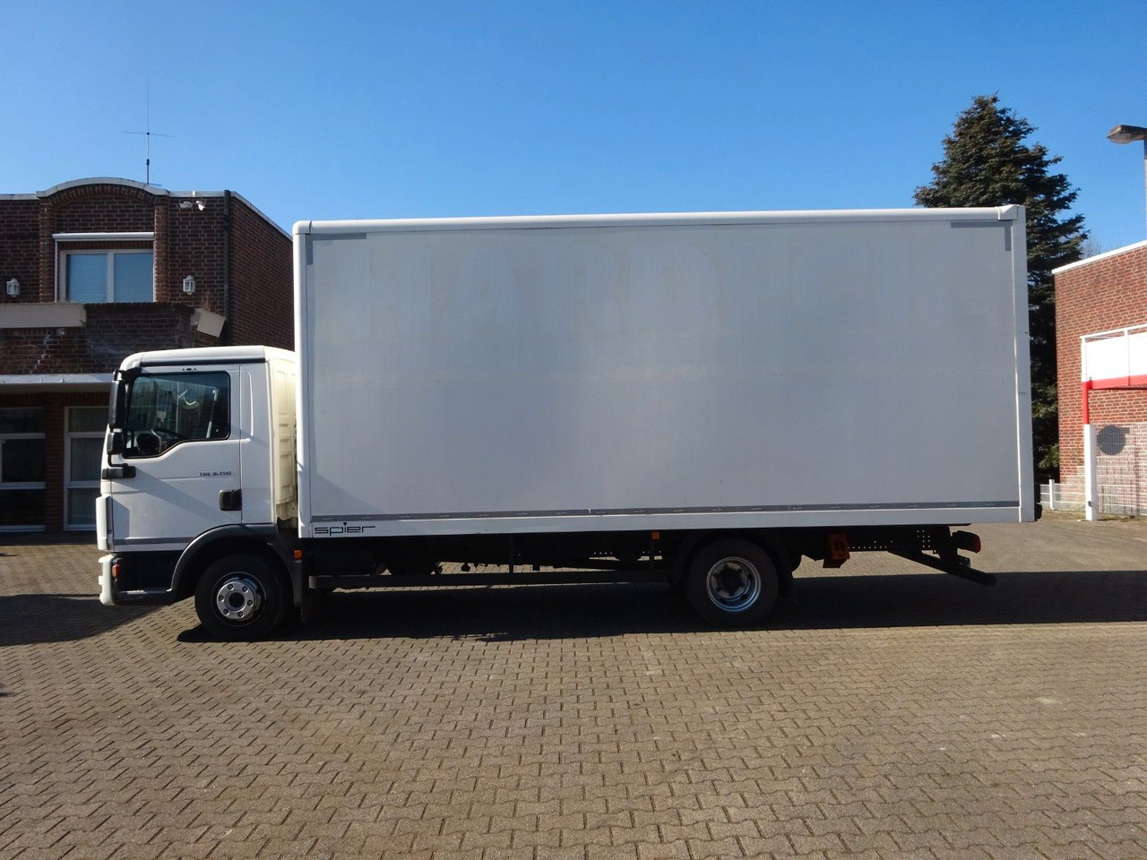 MAN 8.150 TGL Koffer 4x2 - Camion fourgon: photos 3 MAN 8.150 TGL Koffer 4x2 - Camion fourgon: photos 3