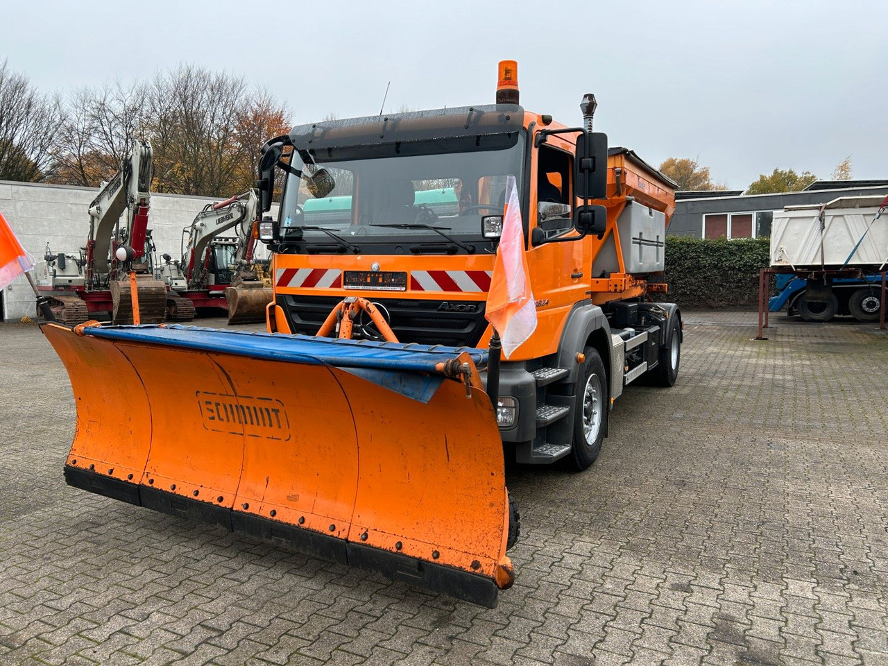 Mercedes-Benz 1824 Axor Abroller mit Schneeschild und Streuer - Camion ampliroll: photos 1 Mercedes-Benz 1824 Axor Abroller mit Schneeschild und Streuer - Camion ampliroll: photos 1