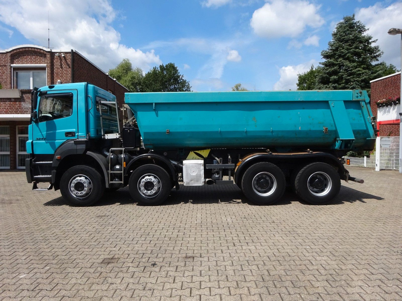 Mercedes-Benz 3240 Axor Muldenkipper 8x4 - Camion benne: photos 4 Mercedes-Benz 3240 Axor Muldenkipper 8x4 - Camion benne: photos 4