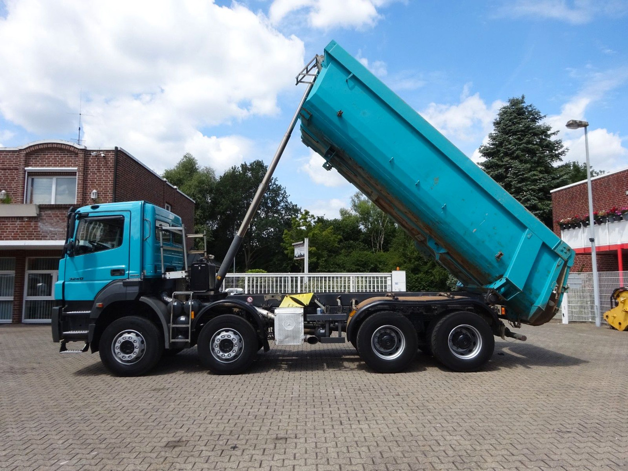 Mercedes-Benz 3240 Axor Muldenkipper 8x4 - Camion benne: photos 3 Mercedes-Benz 3240 Axor Muldenkipper 8x4 - Camion benne: photos 3
