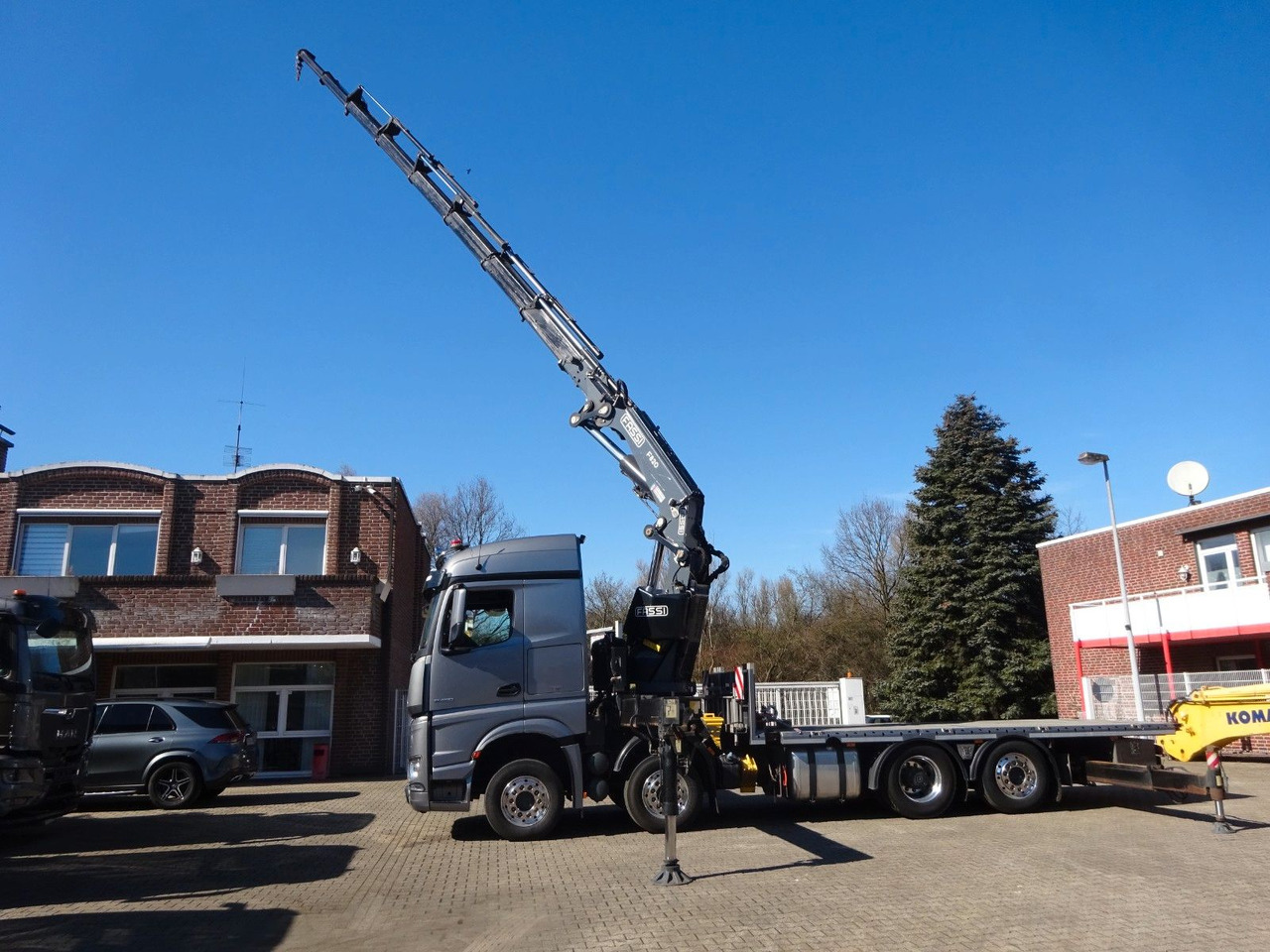 Mercedes-Benz 3453 Plattform + Fassi F820 Kran 8x2 Mercedes-Benz 3453 FASSI F820 Kran 8x Hydr. Ausschub - Camion grue, Camion plateau: photos 3 Mercedes-Benz 3453 Plattform + Fassi F820 Kran 8x2 Mercedes-Benz 3453 FASSI F820 Kran 8x Hydr. Ausschub - Camion grue, Camion plateau: photos 3