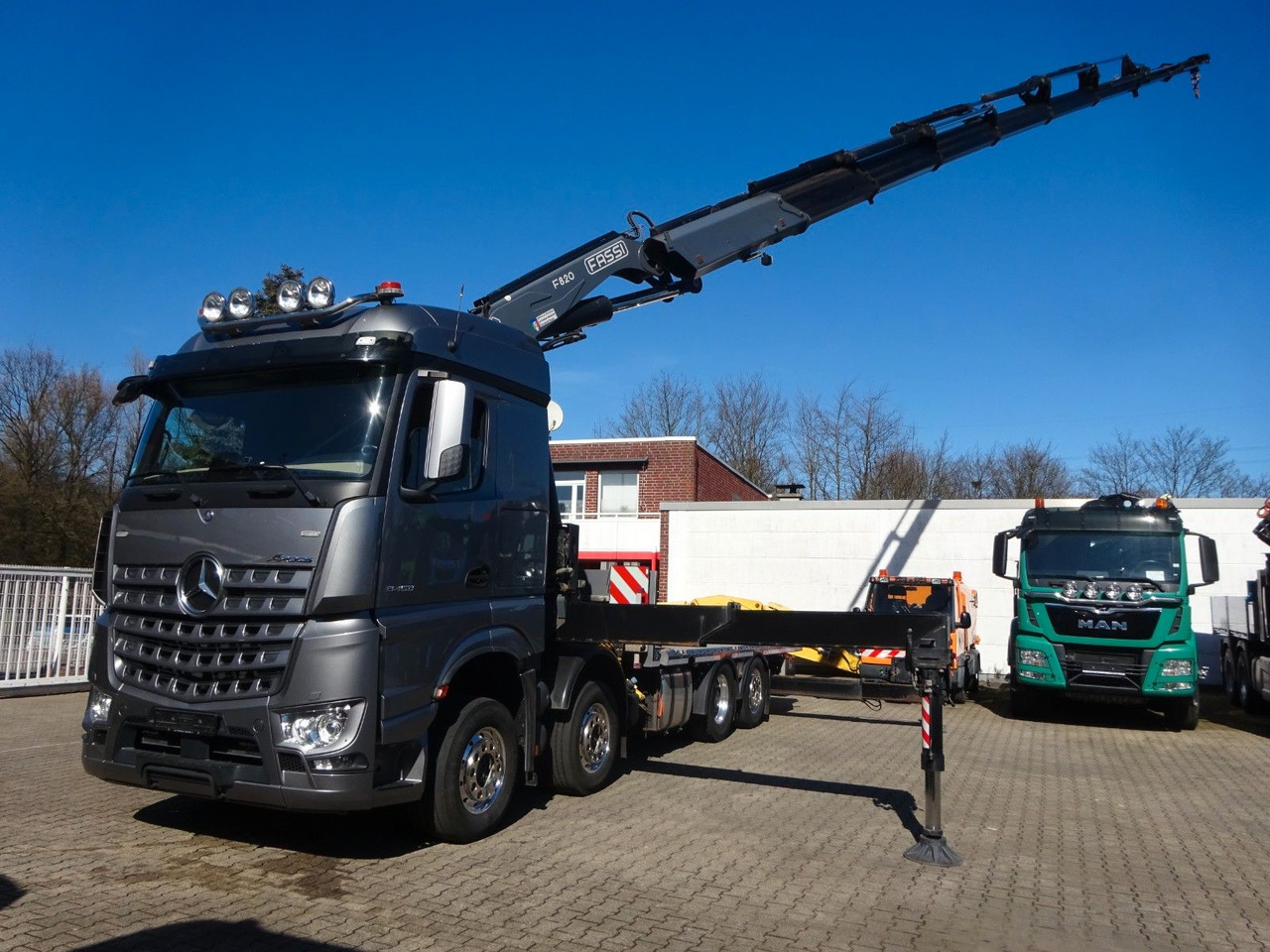 Mercedes-Benz 3453 Plattform + Fassi F820 Kran 8x2 Mercedes-Benz 3453 FASSI F820 Kran 8x Hydr. Ausschub - Camion grue, Camion plateau: photos 2 Mercedes-Benz 3453 Plattform + Fassi F820 Kran 8x2 Mercedes-Benz 3453 FASSI F820 Kran 8x Hydr. Ausschub - Camion grue, Camion plateau: photos 2