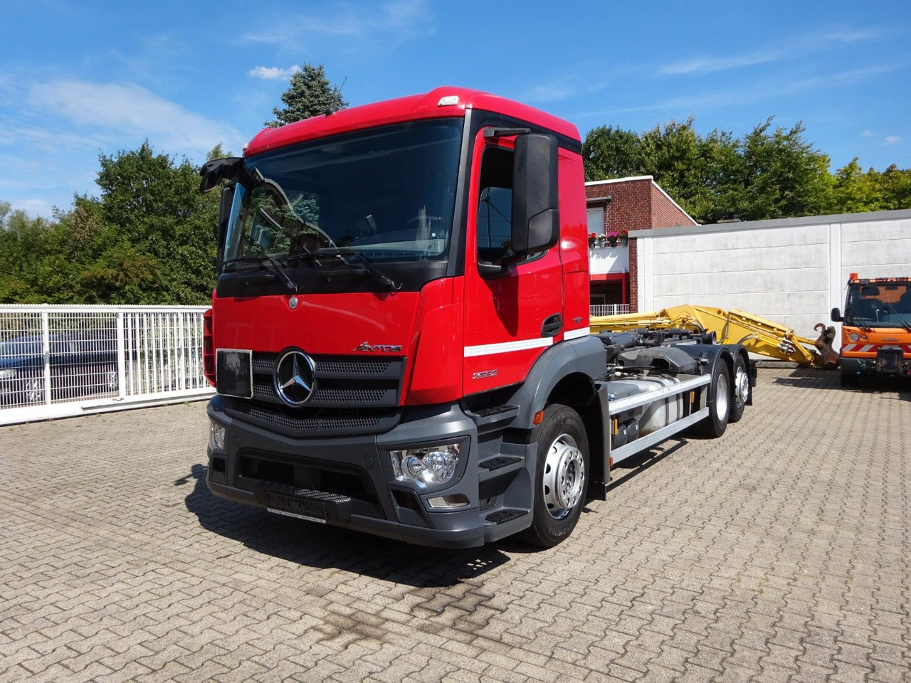 Mercedes-Benz Antos 2532 MEILLER Abroller Lift+Lenkachse 6x2 - Camion ampliroll: photos 2 Mercedes-Benz Antos 2532 MEILLER Abroller Lift+Lenkachse 6x2 - Camion ampliroll: photos 2