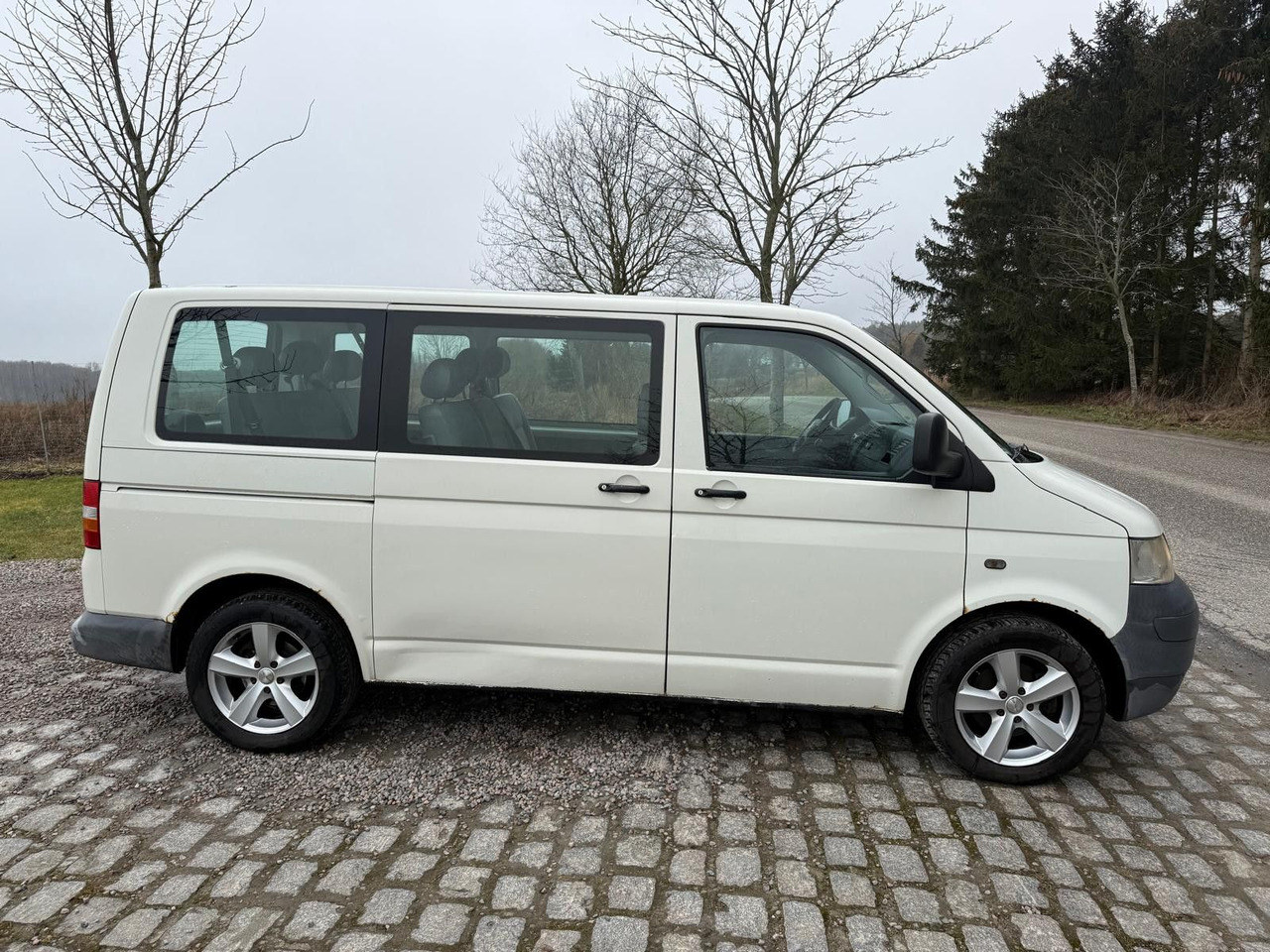 Volkswagen T5 Transporter 1.9 TDI *9 Sitze *RESERVED RO - Transport de personnes: photos 5 Volkswagen T5 Transporter 1.9 TDI *9 Sitze *RESERVED RO - Transport de personnes: photos 5