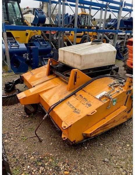 Bema 40 Classic 2050 Kehrbesen 2.200 EUR - Accessoire pour Engins de chantier: photos 4 Bema 40 Classic 2050 Kehrbesen 2.200 EUR - Accessoire pour Engins de chantier: photos 4