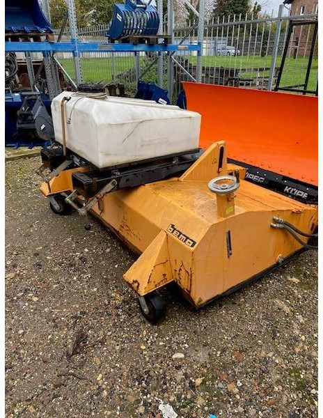 Bema 40 Classic 2050 Kehrbesen 2.200 EUR - Accessoire pour Engins de chantier: photos 1 Bema 40 Classic 2050 Kehrbesen 2.200 EUR - Accessoire pour Engins de chantier: photos 1