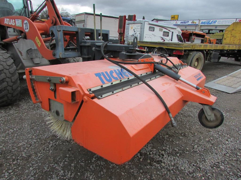 Tuchel Profi 600-230 Kehrbesen / 6.500 EUR - Accessoire pour Engins de chantier: photos 2 Tuchel Profi 600-230 Kehrbesen / 6.500 EUR - Accessoire pour Engins de chantier: photos 2