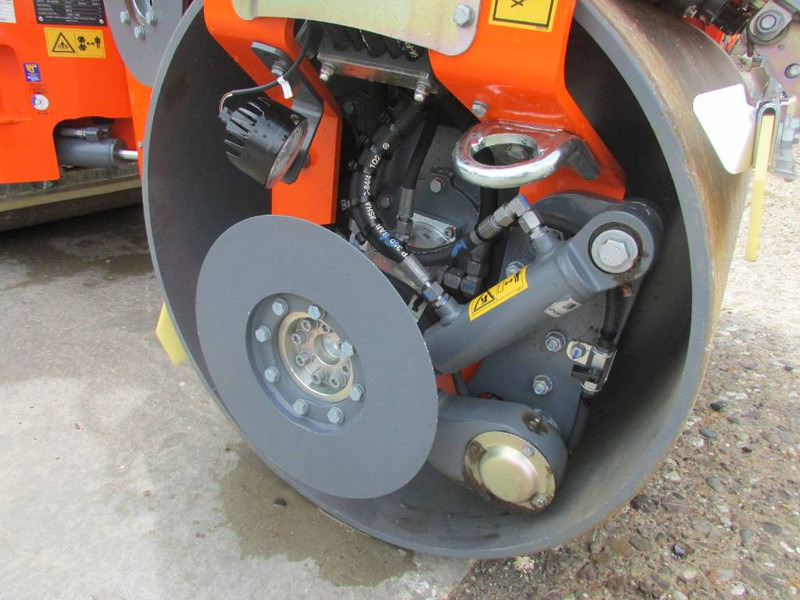 Hamm HD 12 i VV Walze 25.500 EUR - Compacteur: photos 3 Hamm HD 12 i VV Walze 25.500 EUR - Compacteur: photos 3