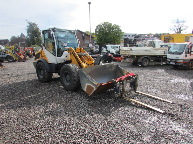 Chargeuse sur pneus Liebherr L 506 Compact Radlader 46.500 EUR netto L506C: photos 6