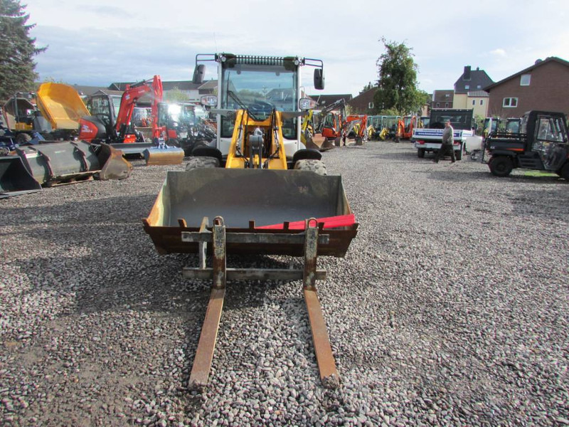 Liebherr L 506 Compact Radlader 46.500 EUR netto L506C - Chargeuse sur pneus: photos 5 Liebherr L 506 Compact Radlader 46.500 EUR netto L506C - Chargeuse sur pneus: photos 5