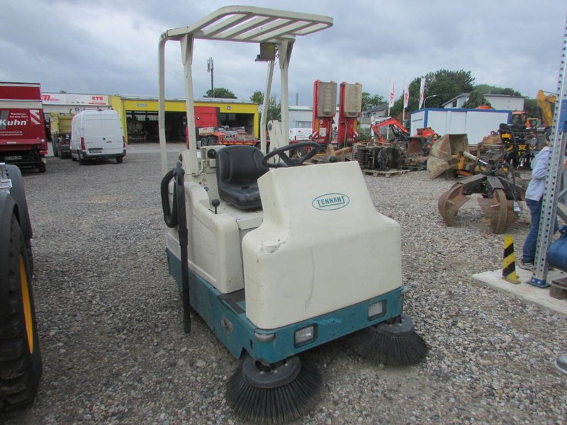 TENNANT 6200U01 964 Kehrmaschine 1.000 EUR - Balayeuse de voirie: photos 3 TENNANT 6200U01 964 Kehrmaschine 1.000 EUR - Balayeuse de voirie: photos 3