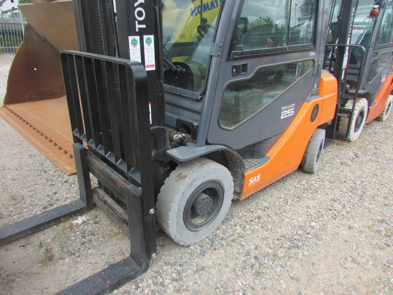 Toyota 02-8 FGF 25 Tonero 25 Gas Stapler 02-8FGF25 7500€ - Chariot élévateur à gaz: photos 2 Toyota 02-8 FGF 25 Tonero 25 Gas Stapler 02-8FGF25 7500€ - Chariot élévateur à gaz: photos 2