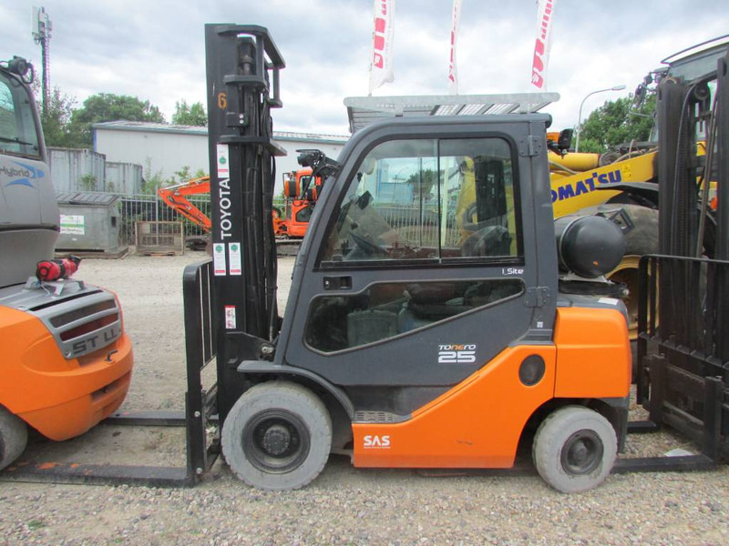 Toyota 02-8 FGF 25 Tonero 25 Gas Stapler - Chariot élévateur à gaz: photos 1 Toyota 02-8 FGF 25 Tonero 25 Gas Stapler - Chariot élévateur à gaz: photos 1