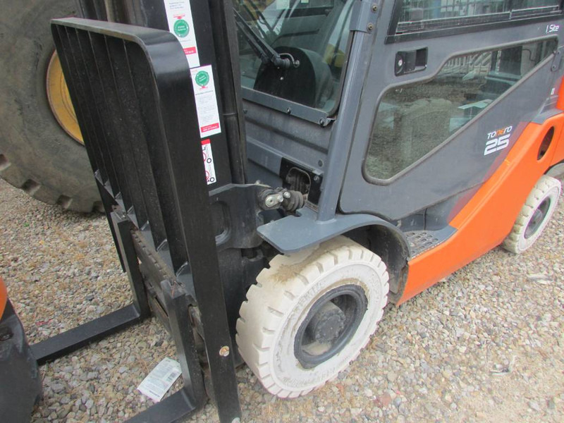 Toyota 02-8 FGF 25 Tonero 25 Gas Stapler - Chariot élévateur à gaz: photos 4 Toyota 02-8 FGF 25 Tonero 25 Gas Stapler - Chariot élévateur à gaz: photos 4