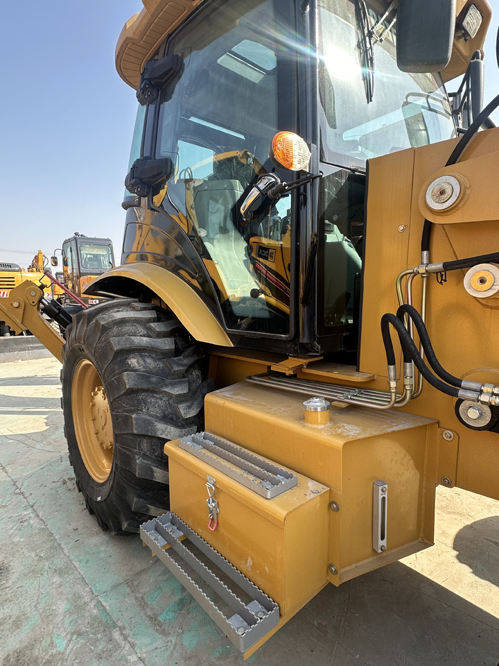 CATERPILLAR 420F - Tractopelle: photos 2 CATERPILLAR 420F - Tractopelle: photos 2