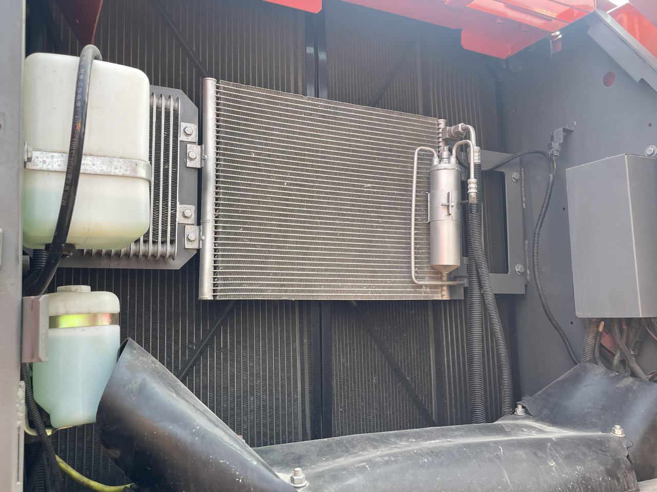HITACHI ZX210 - Pelle sur chenille: photos 3 HITACHI ZX210 - Pelle sur chenille: photos 3