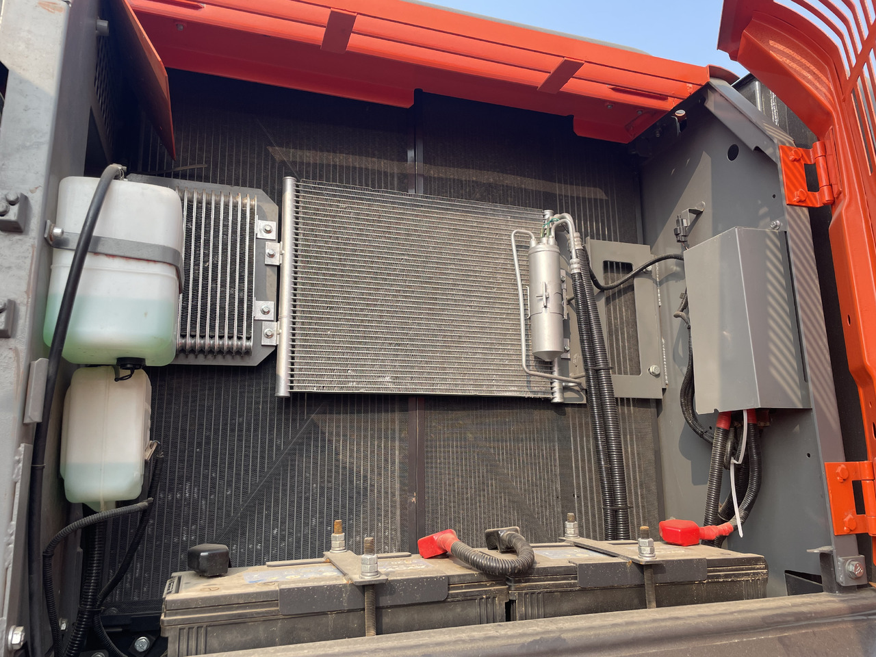 HITACHI ZX240 - Pelle sur chenille: photos 3 HITACHI ZX240 - Pelle sur chenille: photos 3