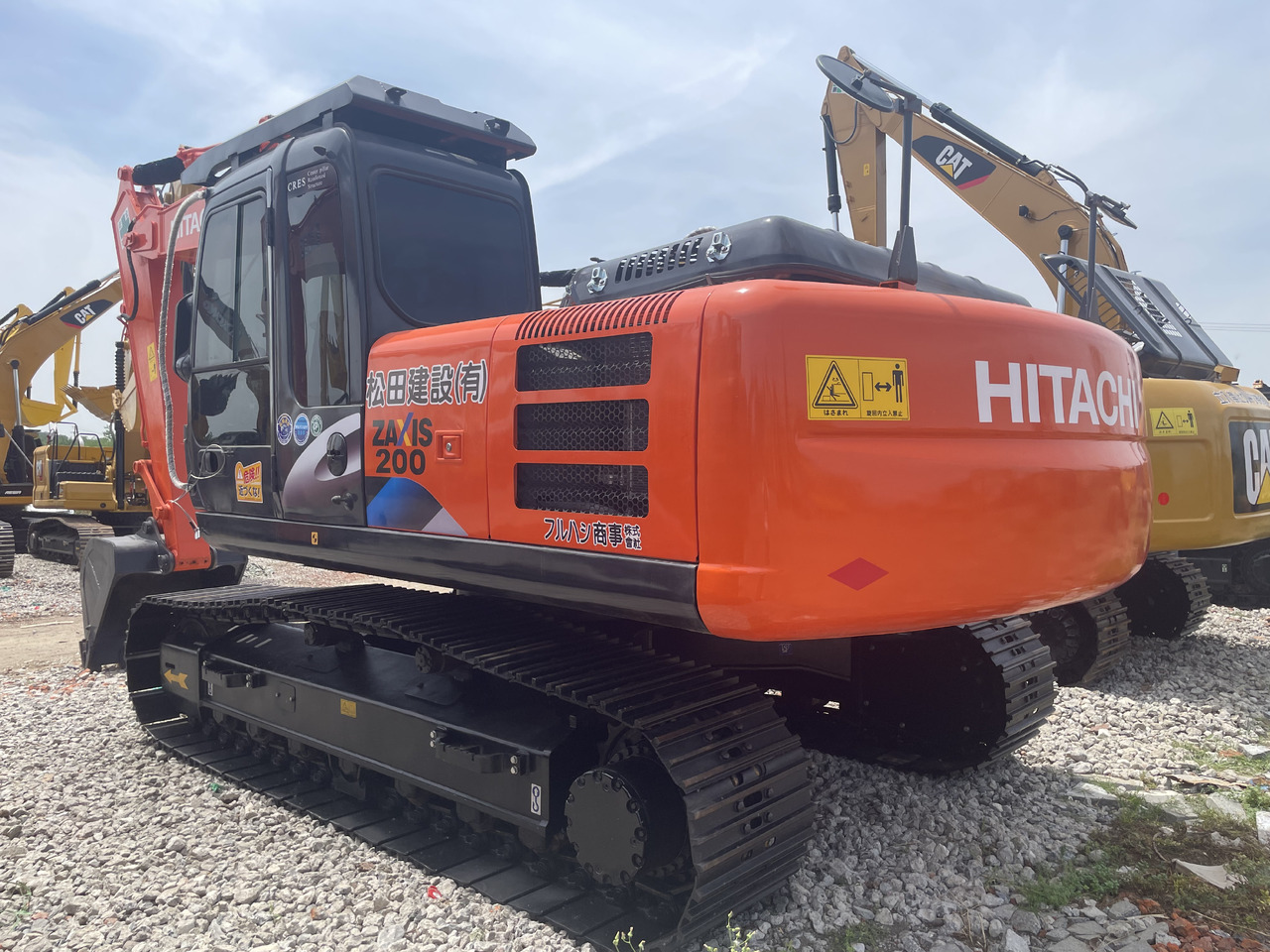 Hitachi ZX200 - Pelle sur chenille: photos 1 Hitachi ZX200 - Pelle sur chenille: photos 1