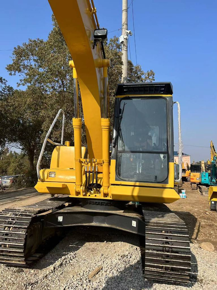 KOMATSU PC 130-8 - Pelle sur chenille: photos 4 KOMATSU PC 130-8 - Pelle sur chenille: photos 4