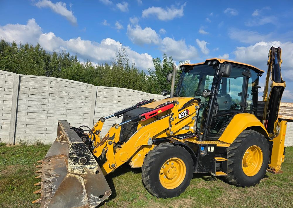 Caterpillar - Tractopelle: photos 1 Caterpillar - Tractopelle: photos 1