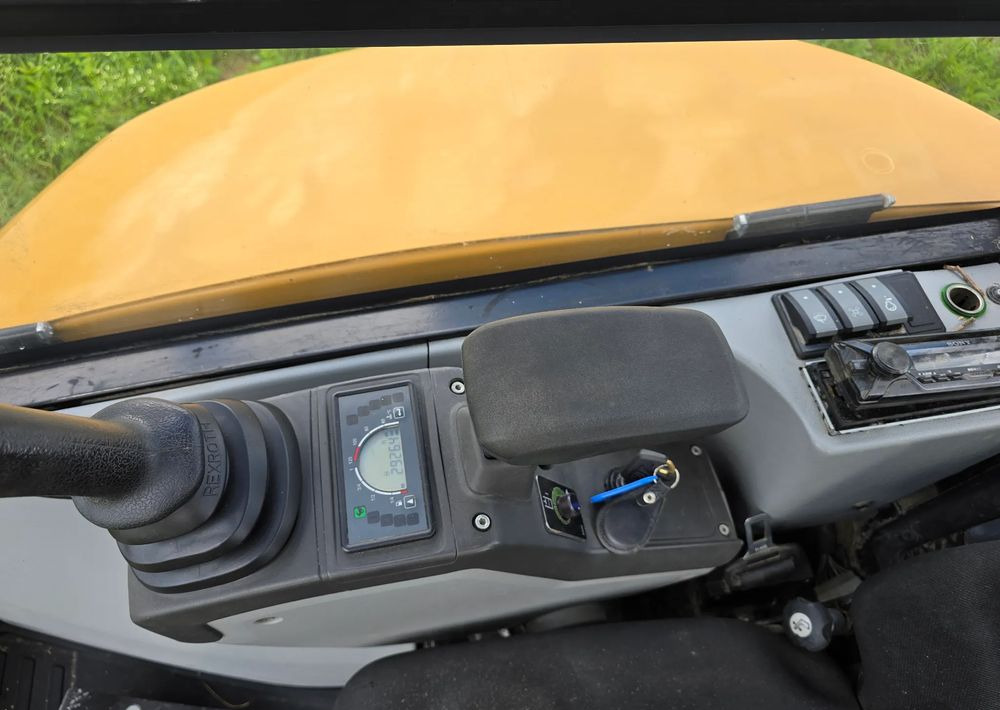 Caterpillar - Mini pelle: photos 4 Caterpillar - Mini pelle: photos 4