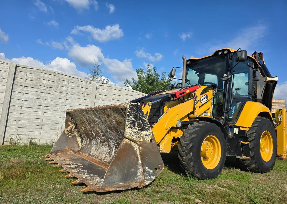Caterpillar - Tractopelle: photos 1 Caterpillar - Tractopelle: photos 1