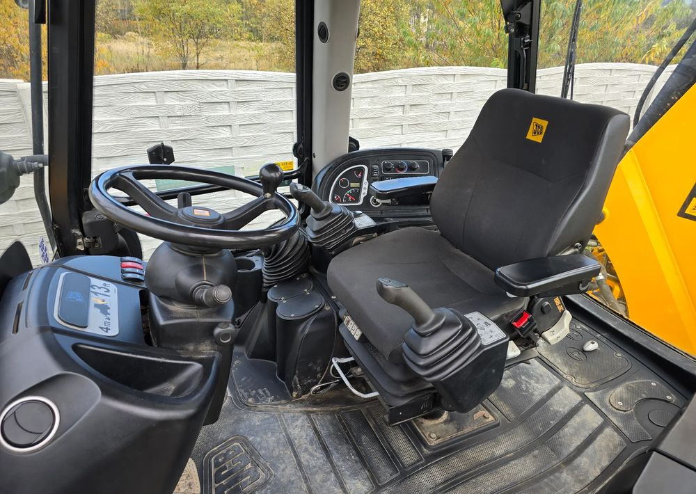 JCB - Tractopelle: photos 3 JCB - Tractopelle: photos 3