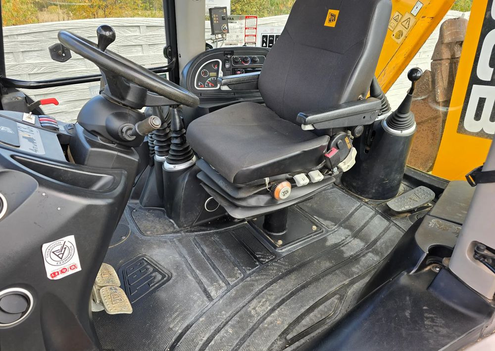 JCB - Tractopelle: photos 3 JCB - Tractopelle: photos 3