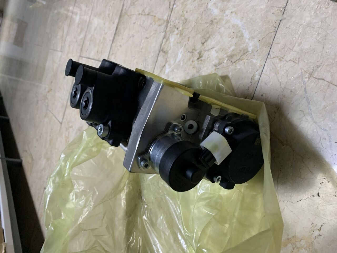 Bosch Mercedes-Benz - Pompe à carburant pour Camion: photos 3 Bosch Mercedes-Benz - Pompe à carburant pour Camion: photos 3