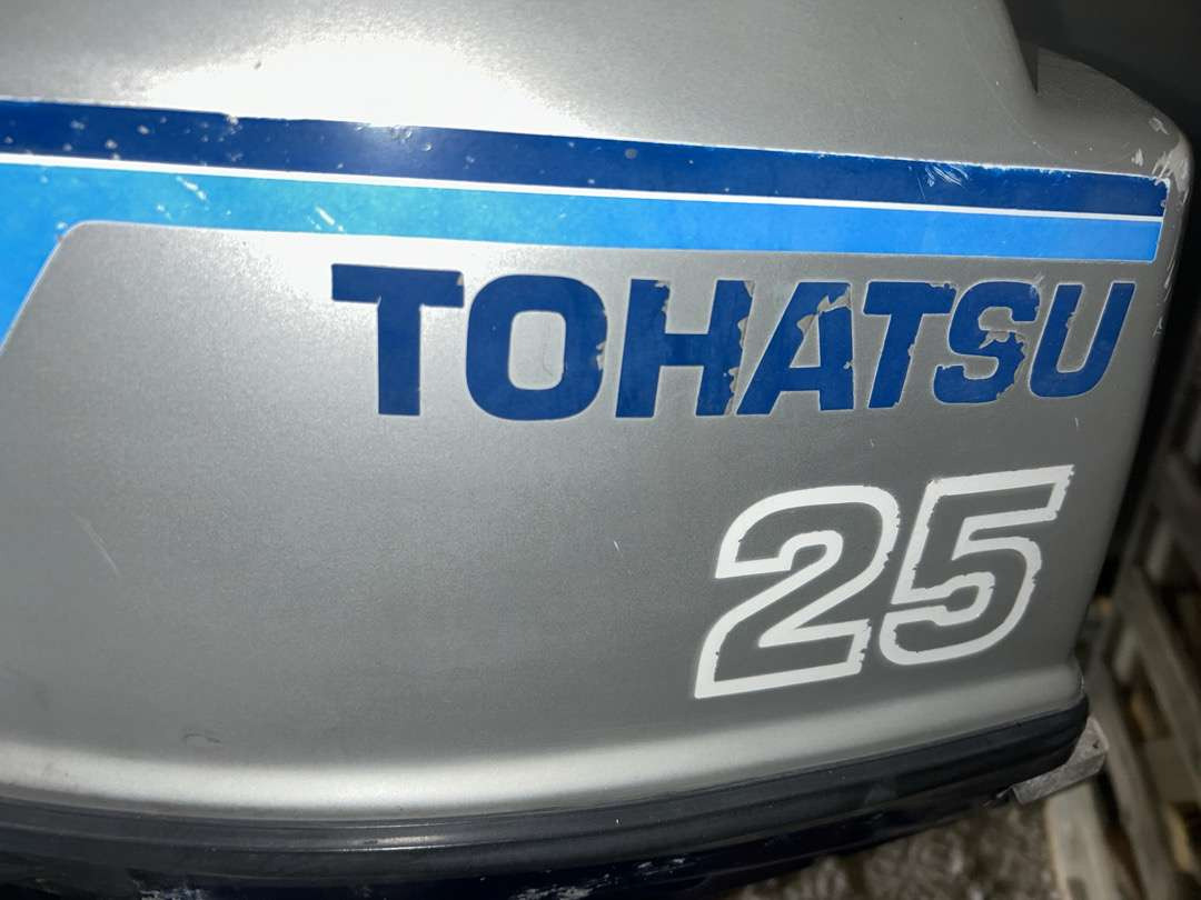 1993 Båtmotor Tohatsu 25 hk - Outil/ Équipement: photos 5 1993 Båtmotor Tohatsu 25 hk - Outil/ Équipement: photos 5