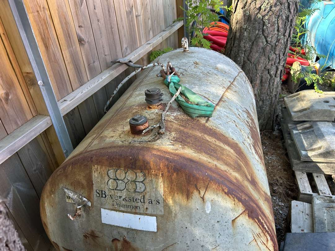 Diesel tank 1000 liter - Équipement de garage: photos 3 Diesel tank 1000 liter - Équipement de garage: photos 3