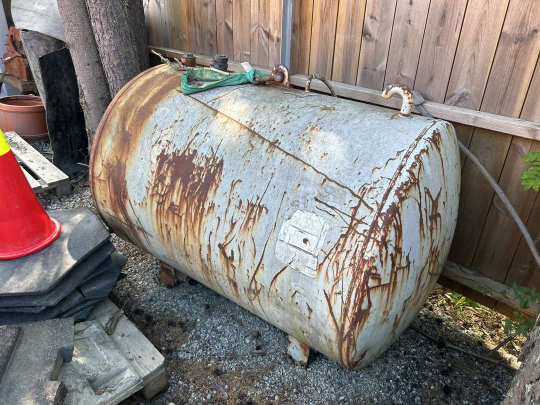 Diesel tank 1000 liter - Équipement de garage: photos 1 Diesel tank 1000 liter - Équipement de garage: photos 1