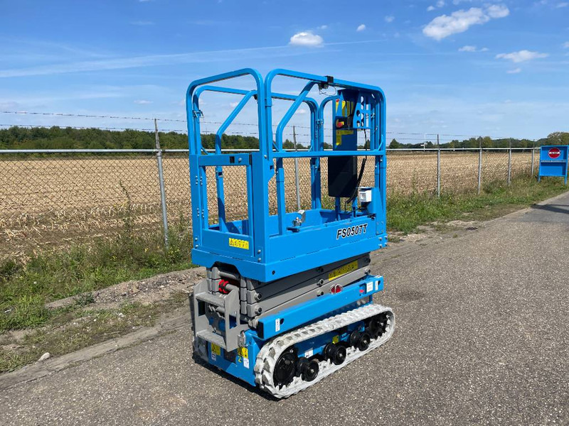 Fronteq FS0507T Tracked Scissor Lift - Nacelle ciseaux: photos 5 Fronteq FS0507T Tracked Scissor Lift - Nacelle ciseaux: photos 5