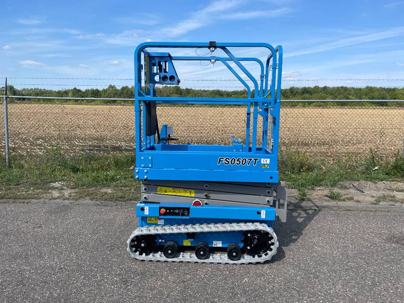 Fronteq FS0507T Tracked Scissor Lift - Nacelle ciseaux: photos 1 Fronteq FS0507T Tracked Scissor Lift - Nacelle ciseaux: photos 1