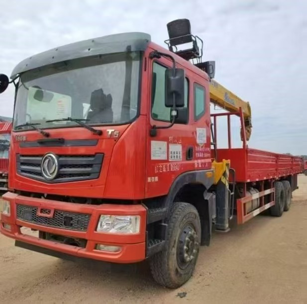 DONGFENG - Camion grue: photos 1 DONGFENG - Camion grue: photos 1
