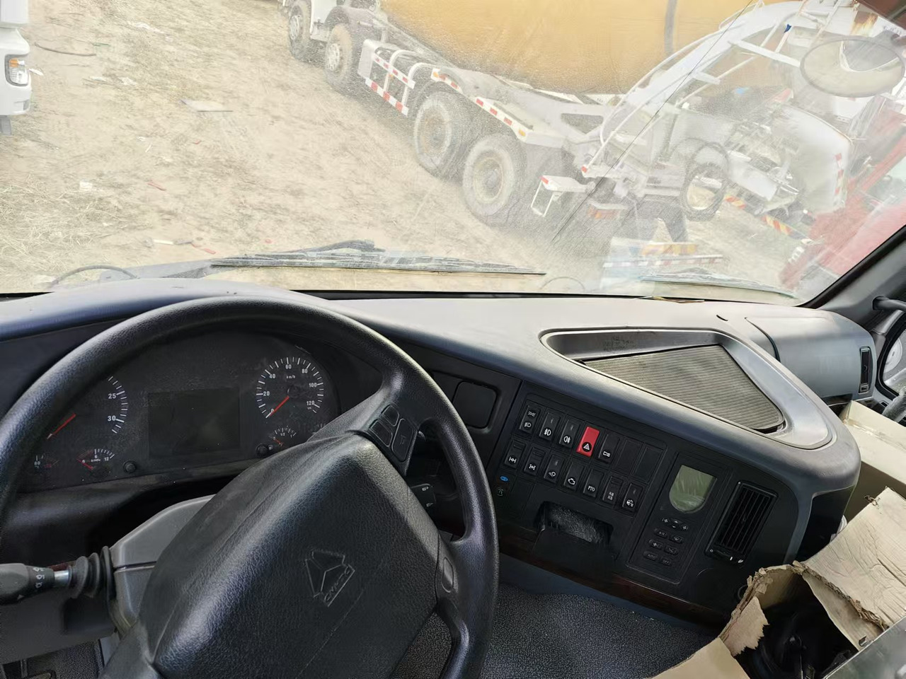 Camion malaxeur neuf HOWO: photos 8