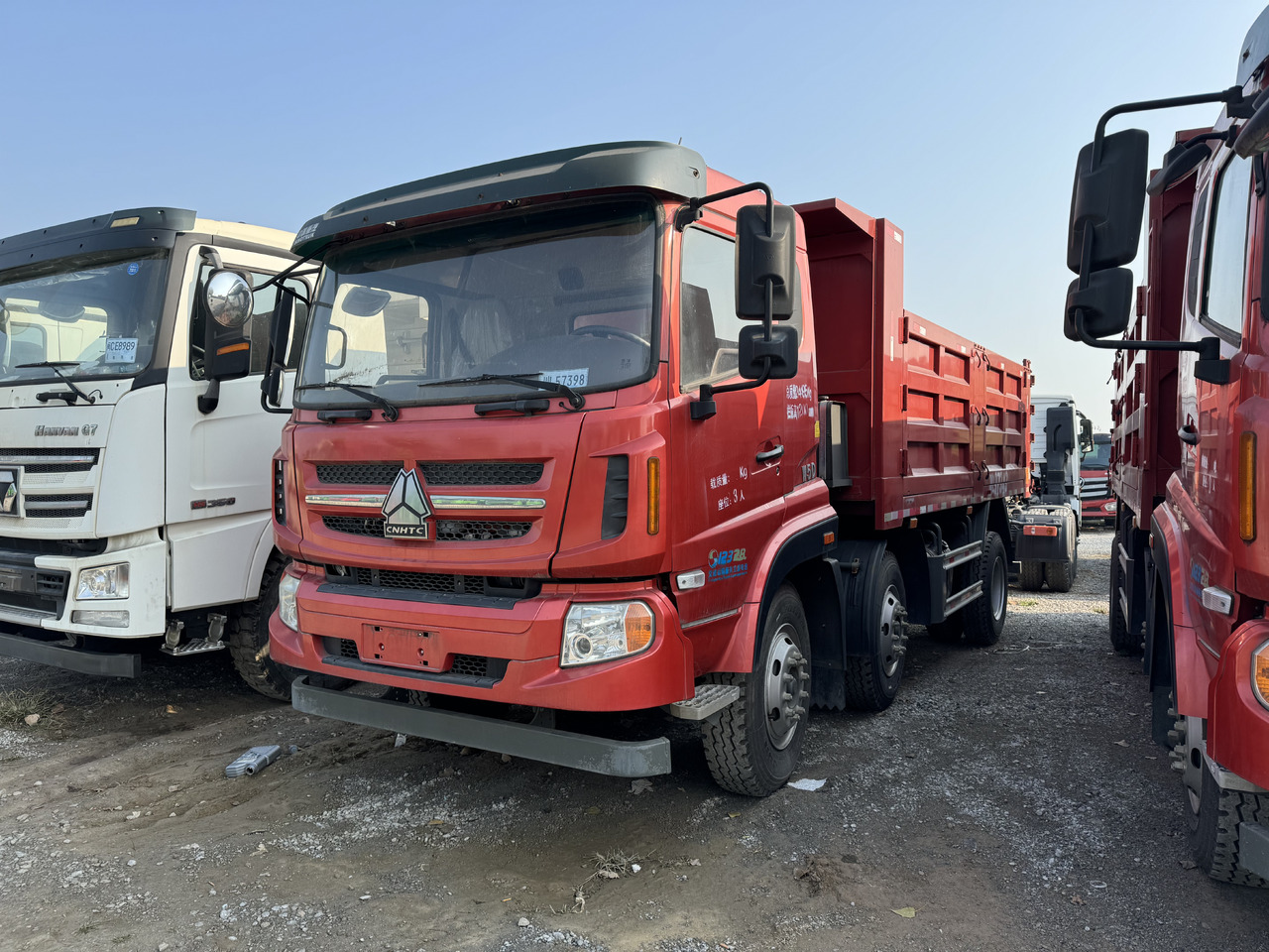 SINOTRUCK HOWO - Camion benne: photos 1 SINOTRUCK HOWO - Camion benne: photos 1