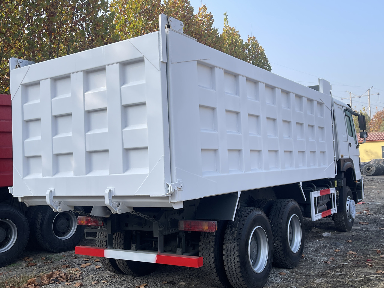 SINOTRUCK HOWO  - Camion benne: photos 4 SINOTRUCK HOWO  - Camion benne: photos 4
